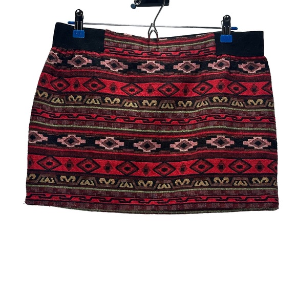 Francesca's Collections Dresses & Skirts - Francesca’s El Camp Aztec Tribal Patterned Red and Black Mini Skirt Size L